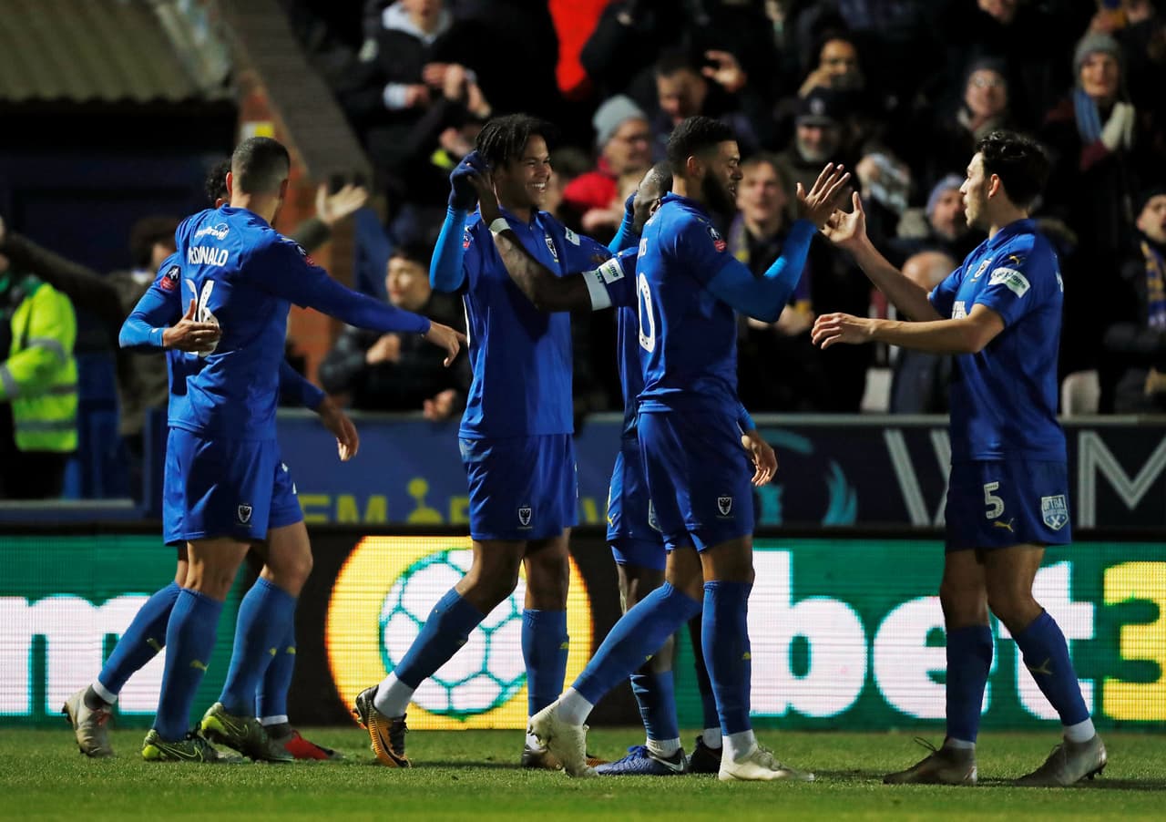 El AFC Wimbledon de la Football League One hizo historia con un triunfo enorme 4-2 sobre el West Ham de la Premier League.