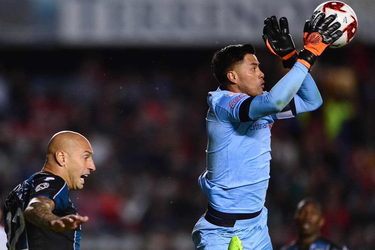 Con goles de Leonardo Fernández y Jorge Aguilar, Gallos y Diablos no se hacen daño y reparten puntos en Querétaro.