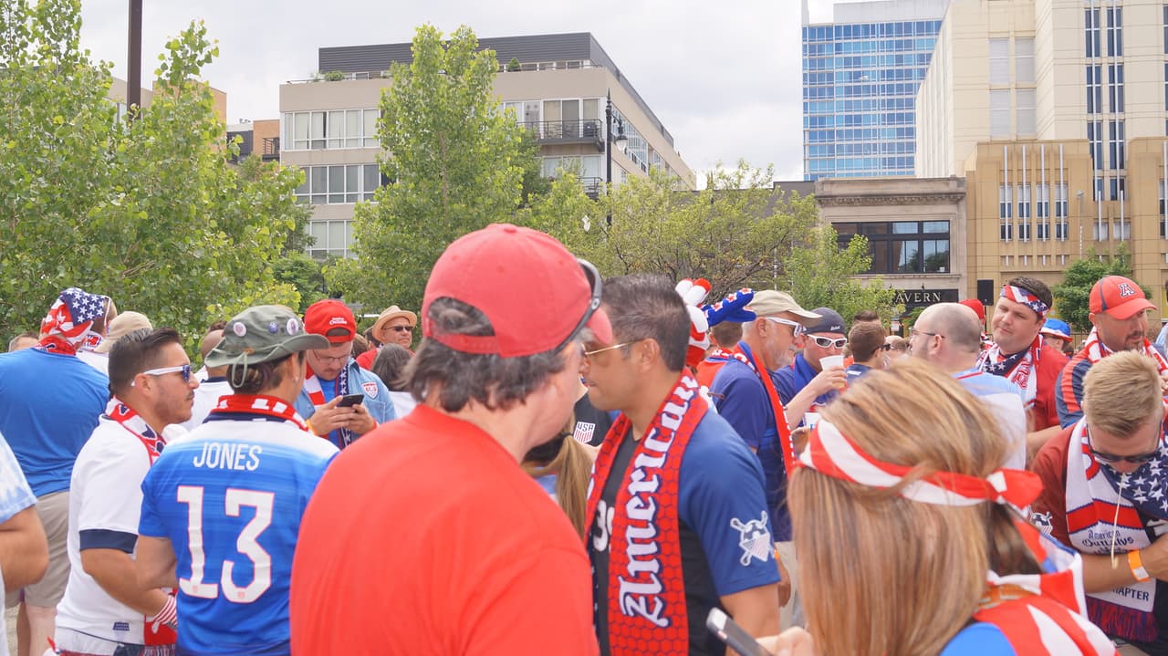 Los aficionados de Estados Unidos y Costa Rica se dieron cita en el Soldier Field de Chicago en duelo del Grupo A de la Copa América Centenario.