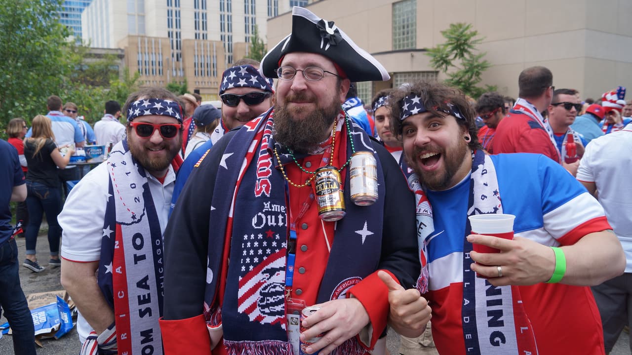 Los aficionados de Estados Unidos y Costa Rica se dieron cita en el Soldier Field de Chicago en duelo del Grupo A de la Copa América Centenario.