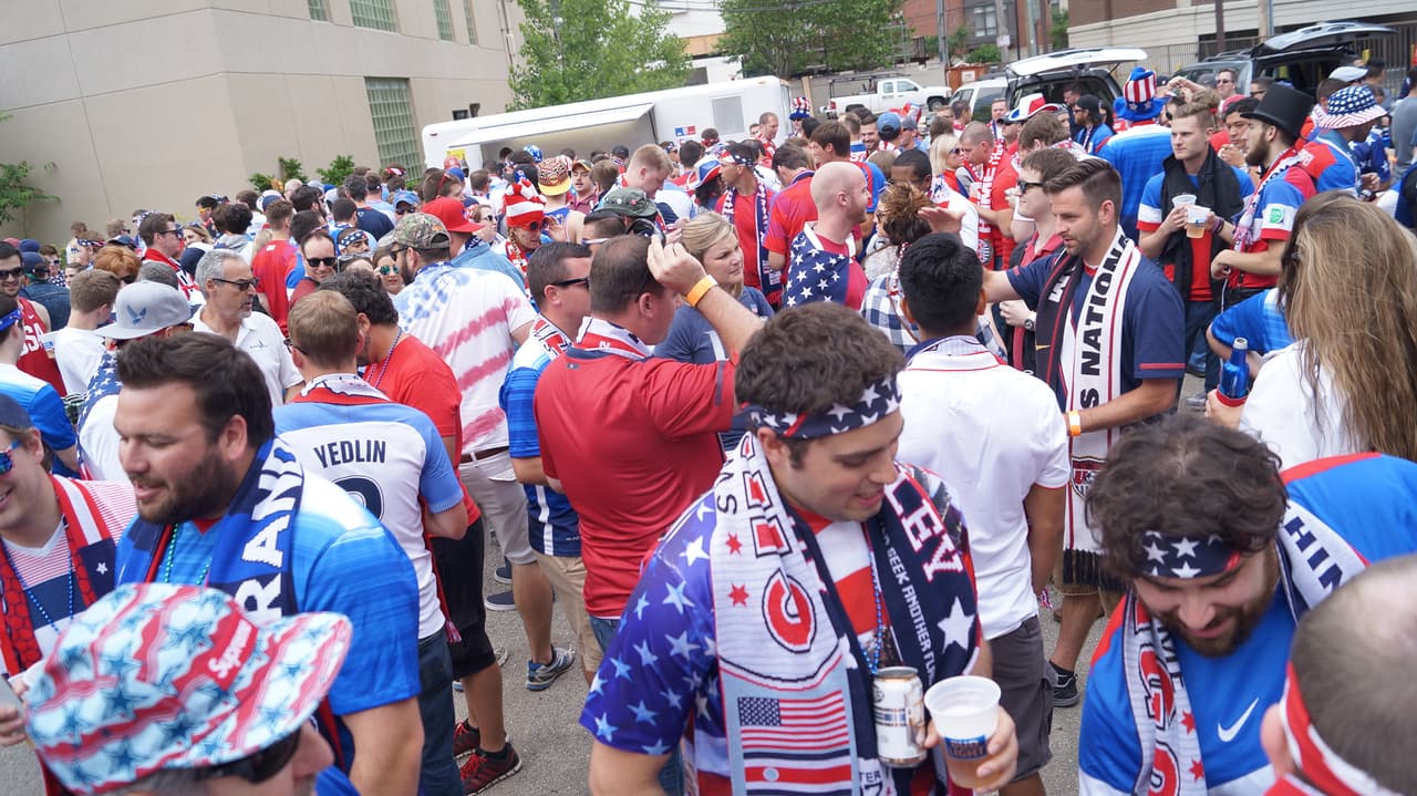 Los aficionados de Estados Unidos y Costa Rica se dieron cita en el Soldier Field de Chicago en duelo del Grupo A de la Copa América Centenario.