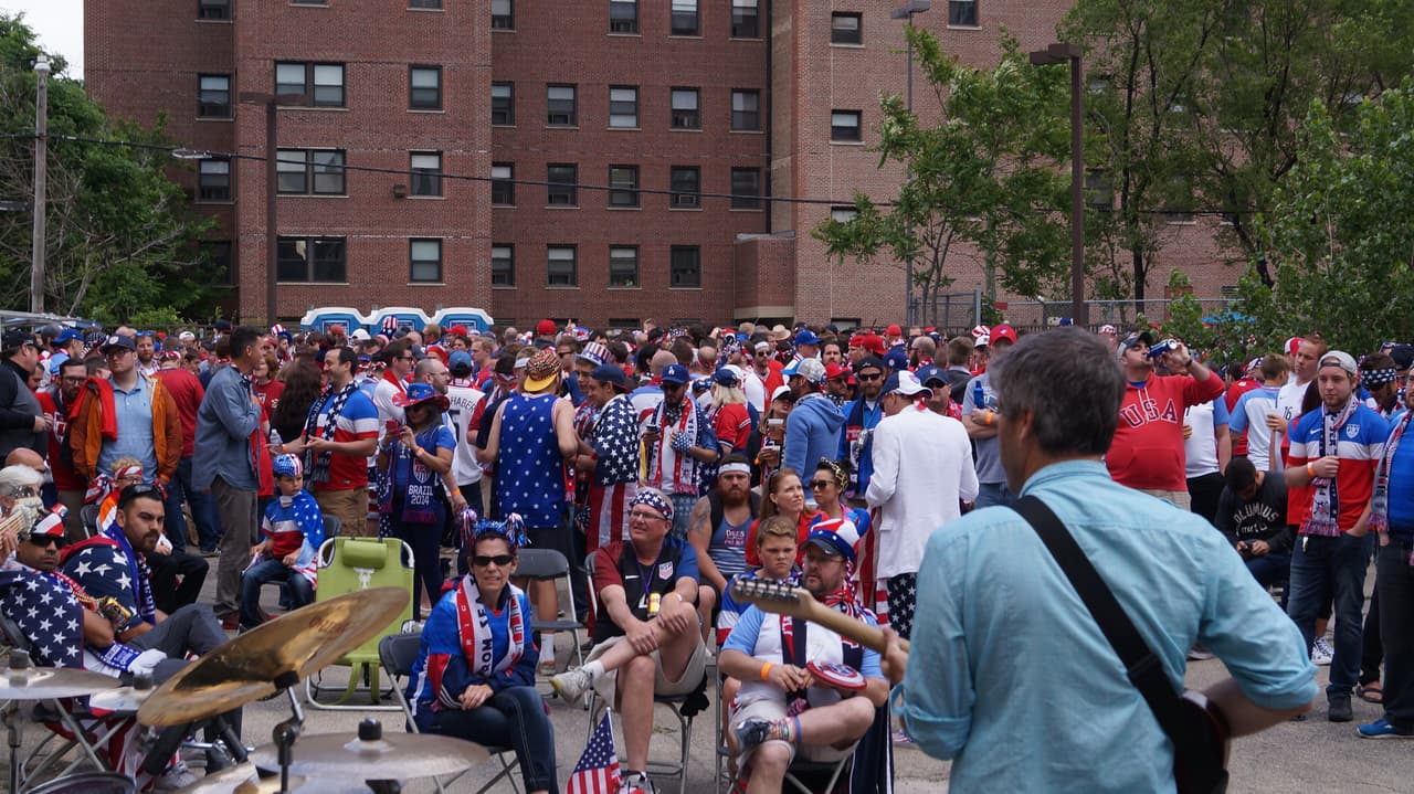 Los aficionados de Estados Unidos y Costa Rica se dieron cita en el Soldier Field de Chicago en duelo del Grupo A de la Copa América Centenario.