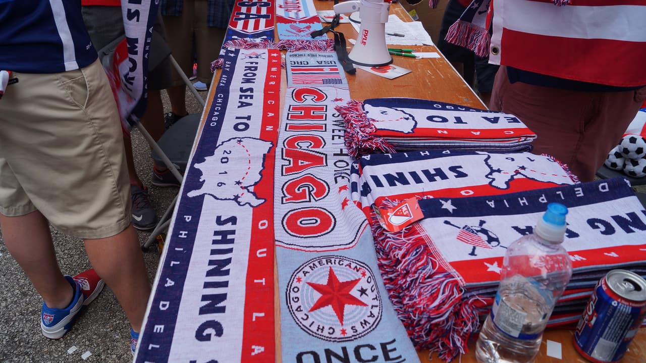 Los aficionados de Estados Unidos y Costa Rica se dieron cita en el Soldier Field de Chicago en duelo del Grupo A de la Copa América Centenario.