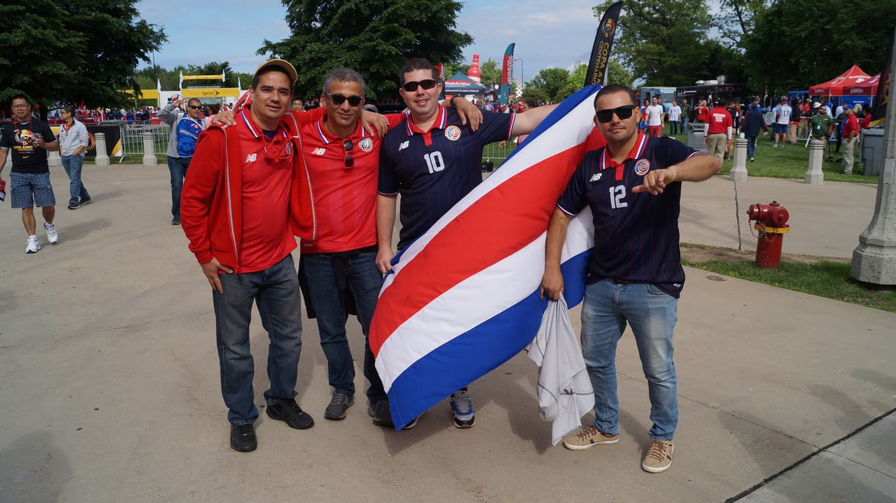Los aficionados de Estados Unidos y Costa Rica se dieron cita en el Soldier Field de Chicago en duelo del Grupo A de la Copa América Centenario.
