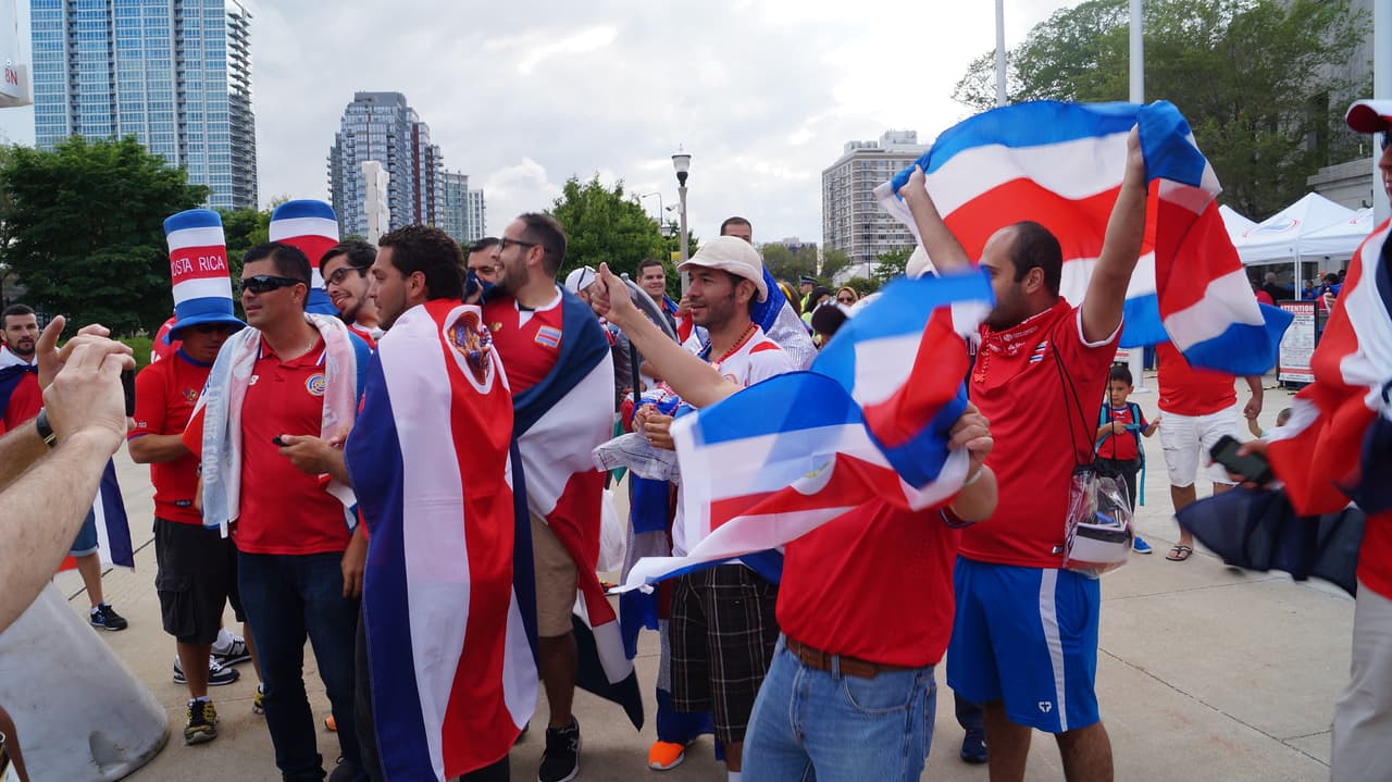 Los aficionados de Estados Unidos y Costa Rica se dieron cita en el Soldier Field de Chicago en duelo del Grupo A de la Copa América Centenario.