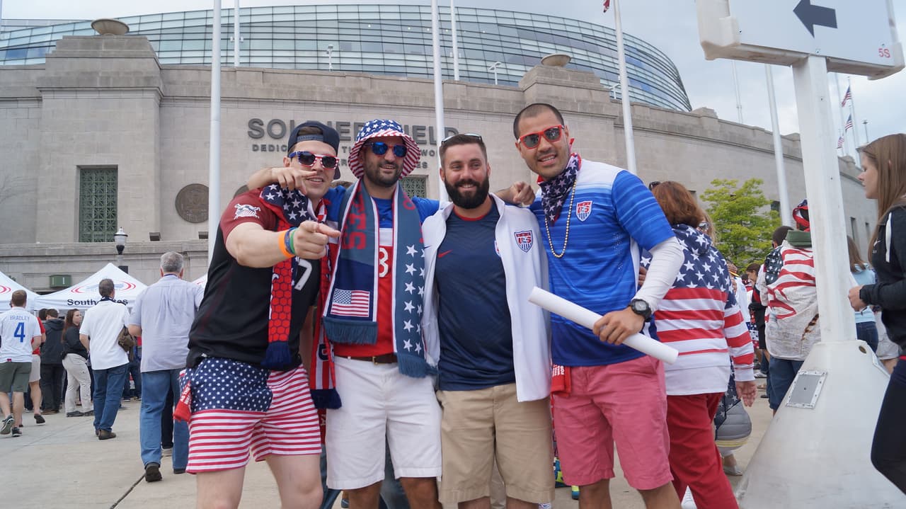 Los aficionados de Estados Unidos y Costa Rica se dieron cita en el Soldier Field de Chicago en duelo del Grupo A de la Copa América Centenario.