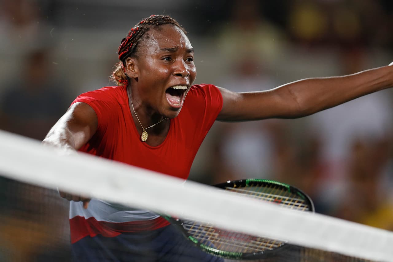 Venus Williams no pudo ganar en su partido de apertura perdiendo 4-6, 6-3, 7-6 (5) con Kristen Flipkens de Bélgica.