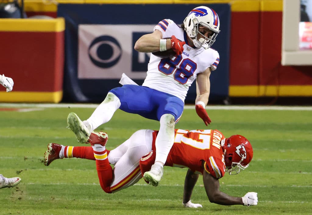 Patrick Mahomes tiene un partido sin errores Kansas City vence 24-38 en casa fente a los Buffalo Bills.