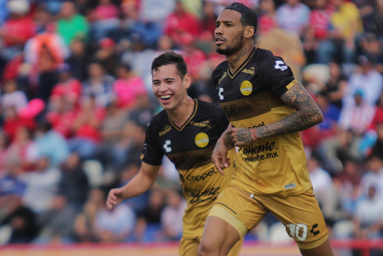 El delantero ecuatoriano Vinicio Angulo (derecha) abrió el marcador para Dorados con un cabezazo al minuto 17.