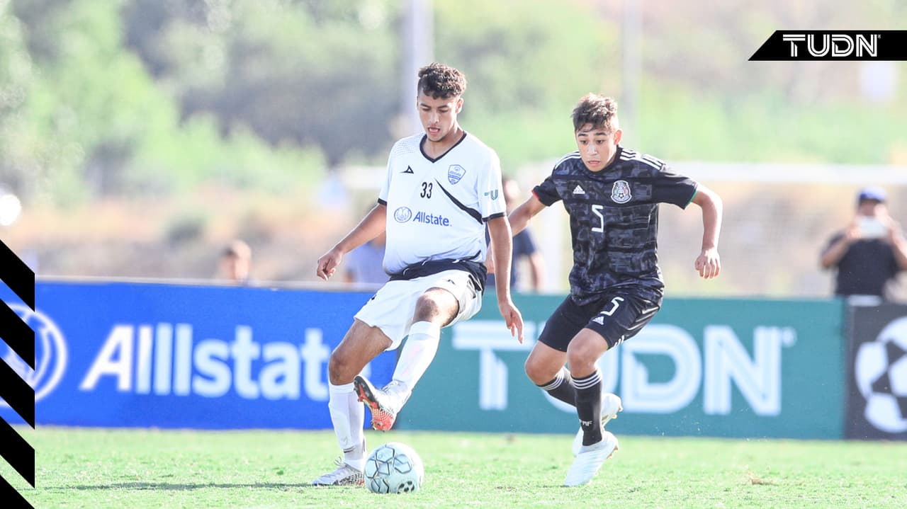 David Zavala (uniforme blanco) en el Allstate Sueño Alianza National Showcase 2019.