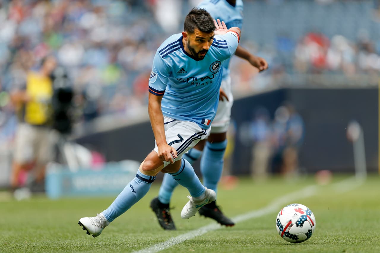 Los elogios siempre se quedan cortos para hablar de la trascendencia del juego de David Villa. Con un hombre menos desde el comienzo del partido, 'el Guaje' marcó un gol y comandó la épica victoria de NYCFC frente a Chicago Fire. (USA Today Images)