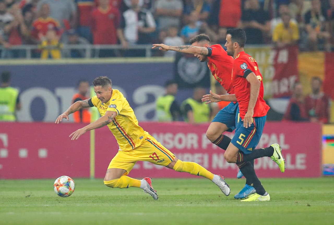 España venció a Rumania 2-1 en Bucarest gracias a los goles de Paco Alcácer y Sergio Ramos. Para los rumanos descontó Florin Andone, que pasó gran parte de su carrera en el país ibérico.