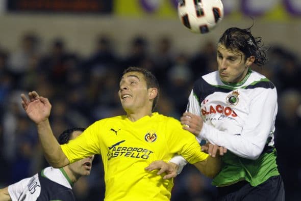 Pero el cuadro de Santander no supo cuidar el resultado y Villarreal volvió a empatar por medio de Nilmar para el 2-2 definitivo.