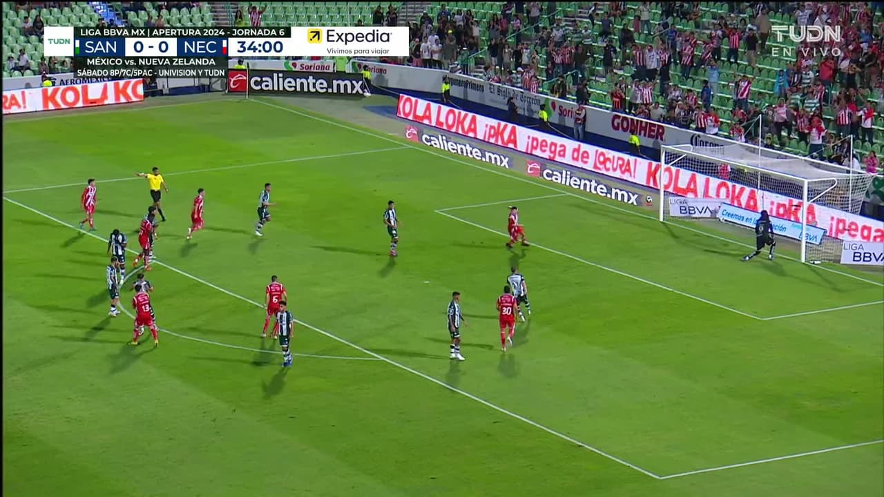 ¡GOL!  anota para Necaxa. José Paradela