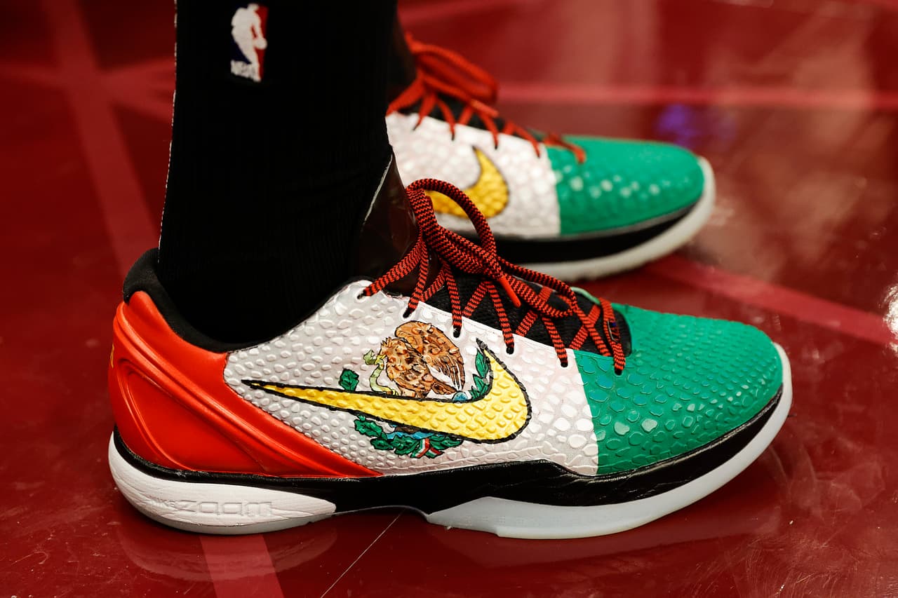CLEVELAND, OHIO - FEBRUARY 19: The sneakers worn by Juan Toscano-Anderson #95 of the Golden State Warriors during the AT&T Slam Dunk Contest as part of the 2022 NBA All Star Weekend at Rocket Mortgage Fieldhouse on February 19, 2022 in Cleveland, Ohio. NOTE TO USER: User expressly acknowledges and agrees that, by downloading and or using this photograph, User is consenting to the terms and conditions of the Getty Images License Agreement. (Photo by Tim Nwachukwu/Getty Images)