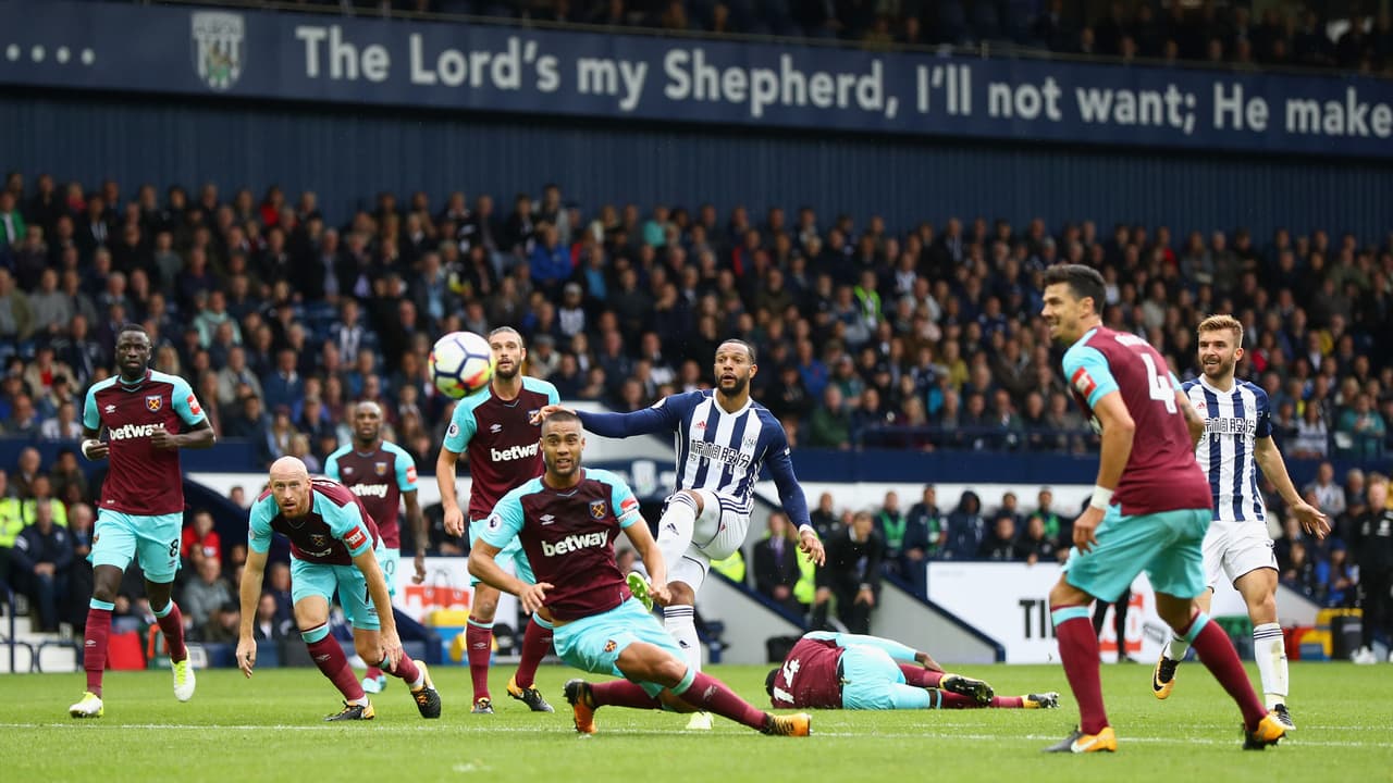 Por su parte, Matt Phillips exigía a Joe Hart con este remate de pierna izquierda, que no encontró destino de gol.