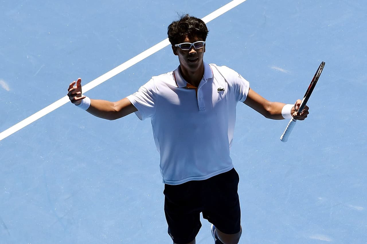 Con ese golpe anímico a su favor, el asiático solo tenía que aprovechar en el tercer set para definir de manera eficaz un partido que se hizo extenso por la combatividad de ambos jugadores.