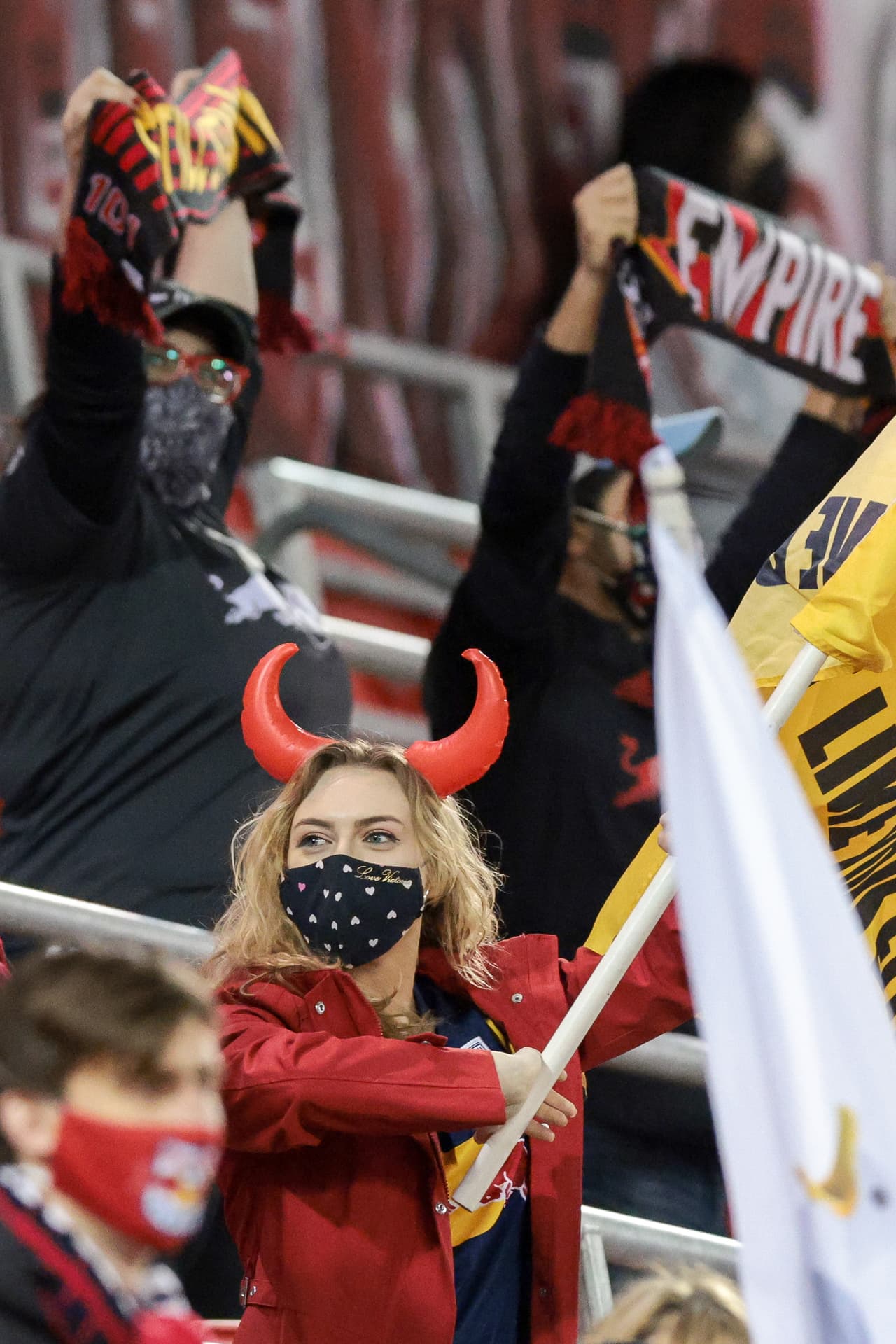El color estuvo presente el las gradas del estadio de Harrison, Nueva Jersey.