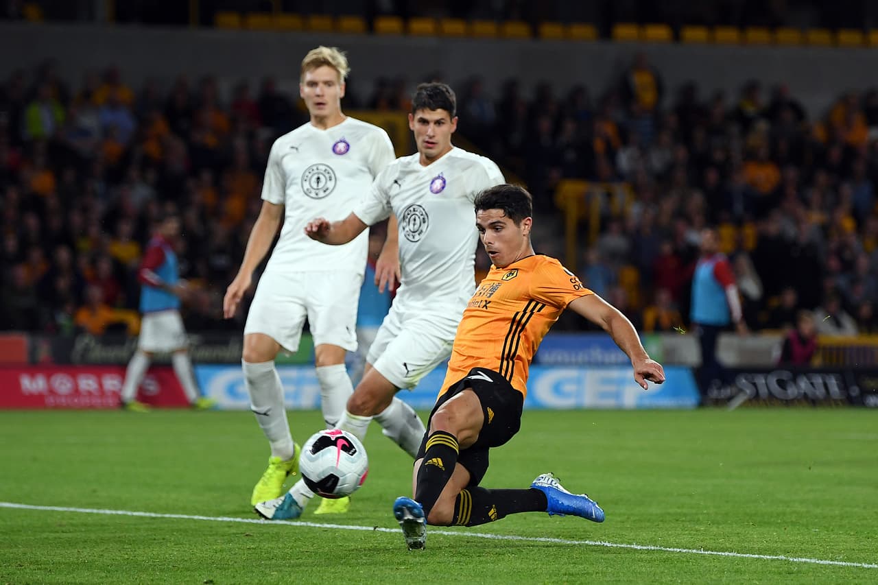 Pedro Neto apareció al minuto 54 para marcar el primer tanto del partido.