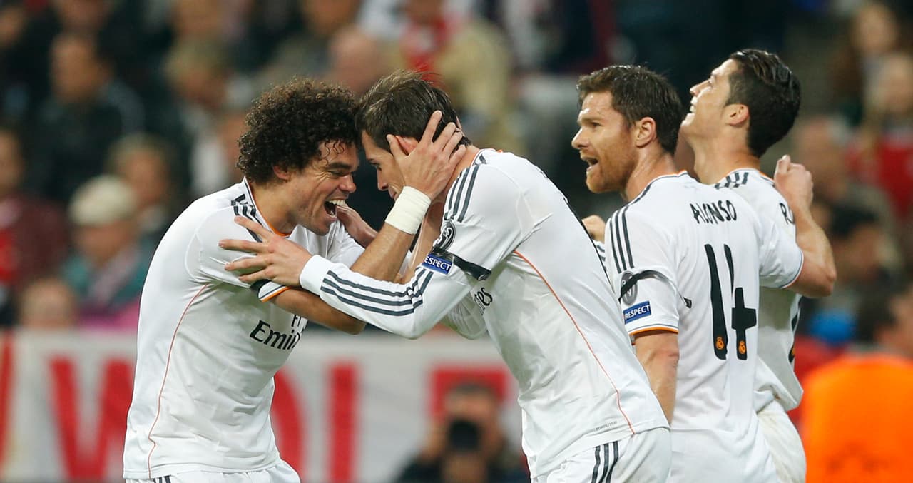 Los jugadores del Real Madrid, claros en el objetivo de avanzar, estaban exultantes con el marcador. Nadie esperaba un triunfo tan amplio y menos ante el poderoso equipo de la Bundesliga.