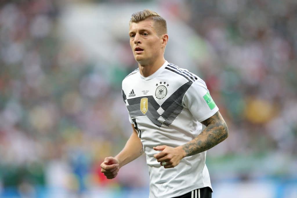 Toni Kroos de Alemania. Ese corte de pelo del madridista del equipo germano fue a cortarse el pelo a la academia, pero de estilistas.
