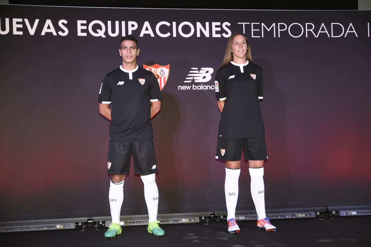 Después de varios años, la equipación negra regresa en el Sevilla F.C.. Esta vez será la tercera.