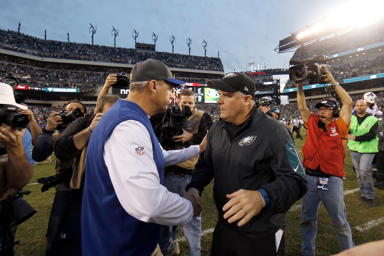 Los Philadelphia Eagles vencieron 23 - 20 a los Buffalo Bills para colocarse con marca de 6 - 7 en la pelea por el título divisional en el Este de la NFC.