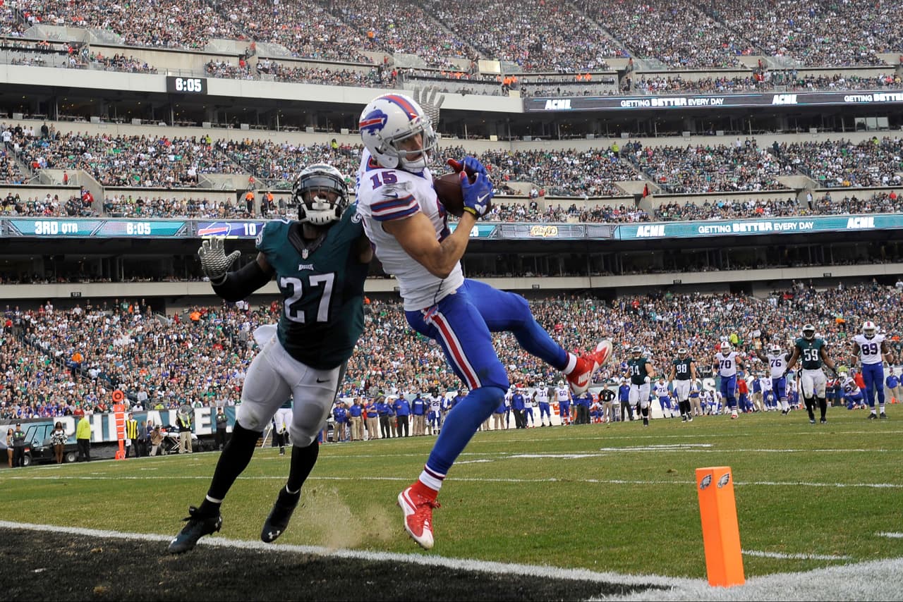 Los Philadelphia Eagles vencieron 23 - 20 a los Buffalo Bills para colocarse con marca de 6 - 7 en la pelea por el título divisional en el Este de la NFC.
