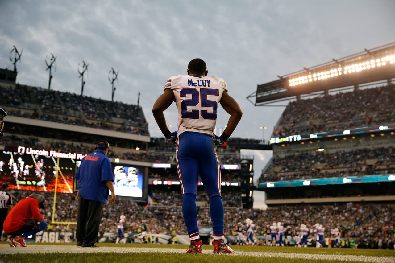Los Philadelphia Eagles vencieron 23 - 20 a los Buffalo Bills para colocarse con marca de 6 - 7 en la pelea por el título divisional en el Este de la NFC.