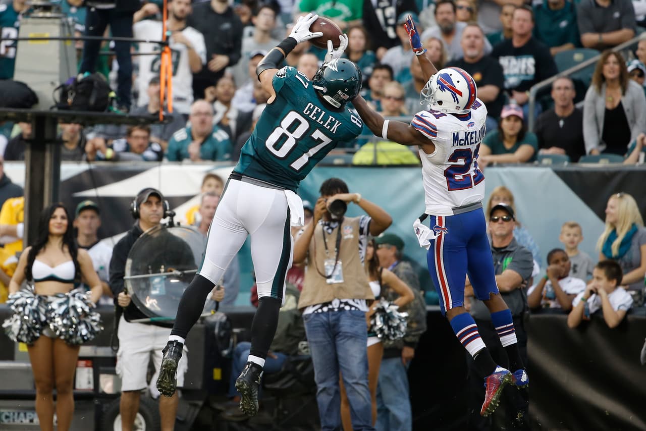 Los Philadelphia Eagles vencieron 23 - 20 a los Buffalo Bills para colocarse con marca de 6 - 7 en la pelea por el título divisional en el Este de la NFC.