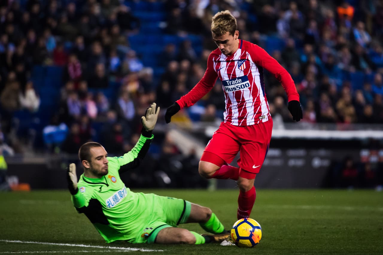 BARCELONA, SPAIN - DECEMBER 22: Goalkeeper Pau Lopez of RCD Espanyol clears a ball conducted by Antoine Griezmann of Atletico de Madrid during the La Liga match between Espanyol and Atletico Madrid at RCDE Stadium on December 22, 2017 in Barcelona, Spain. (Photo by Alex Caparros/Getty Images)