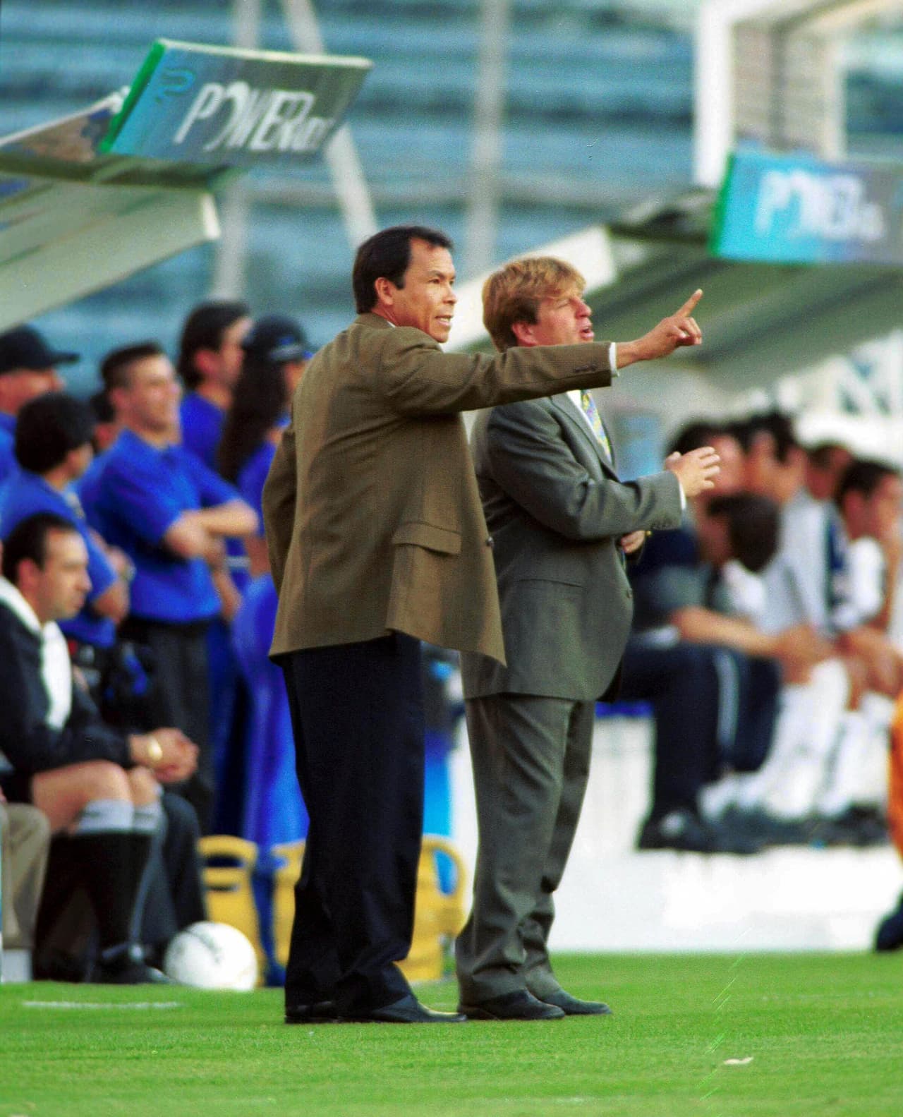 Su fiel acompañante en sus primeros años fue Guadalupe 'Profe' Cruz, compañero en el Atlante de 1993.