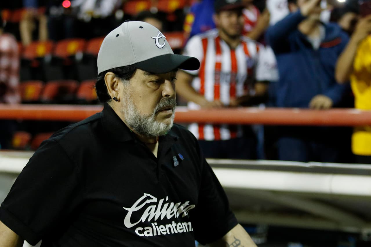 Diego Maradona vivió otra jornada intensa como técnico de Dorados, ante la mirada de los fanáticos en el estadio Carlos Vega.