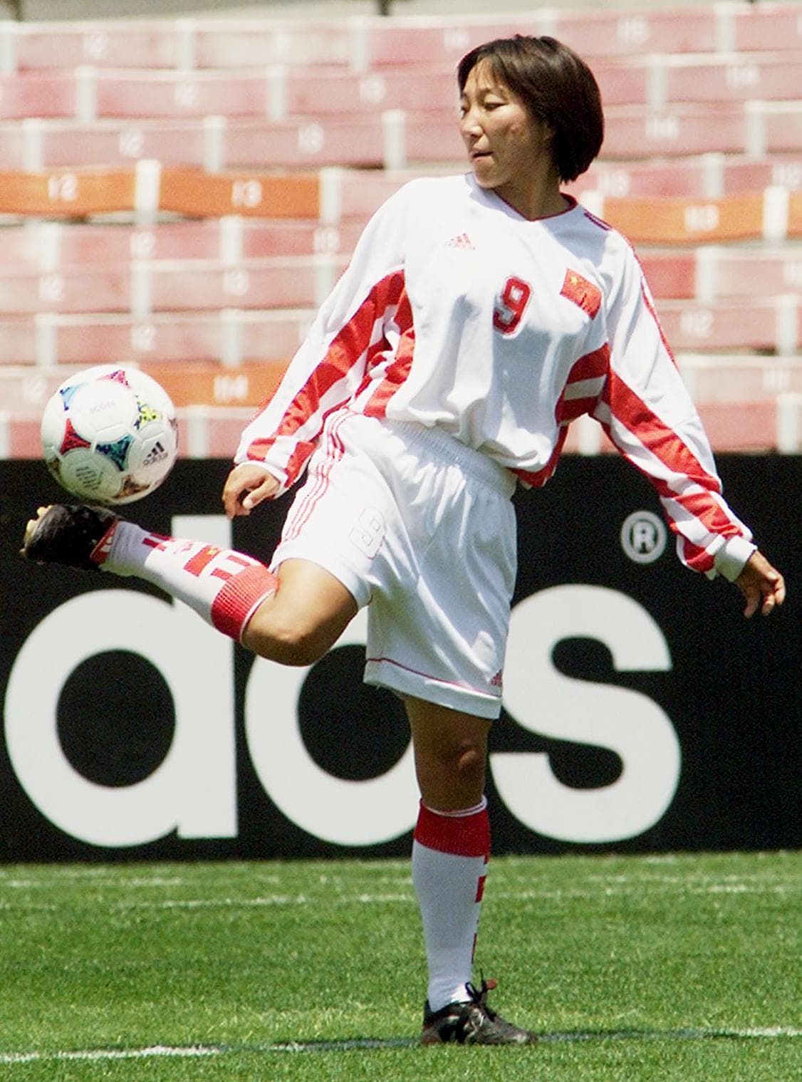 Comenzó su carrera a los 16 años y demostró capacidades que incluso la llevaron a ser Bota de Oro y Balón de Oro por su participación en el Mundial de 1999.