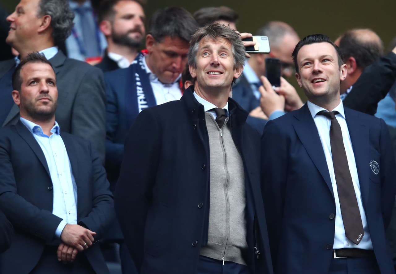 Edwin van der Sar - El histórico portero holandés se retiró en el Manchester United pero rápidamente fue arropado por el Ajax. Allí ha hecho carrera directiva hasta ser actualmente el Director General del club.