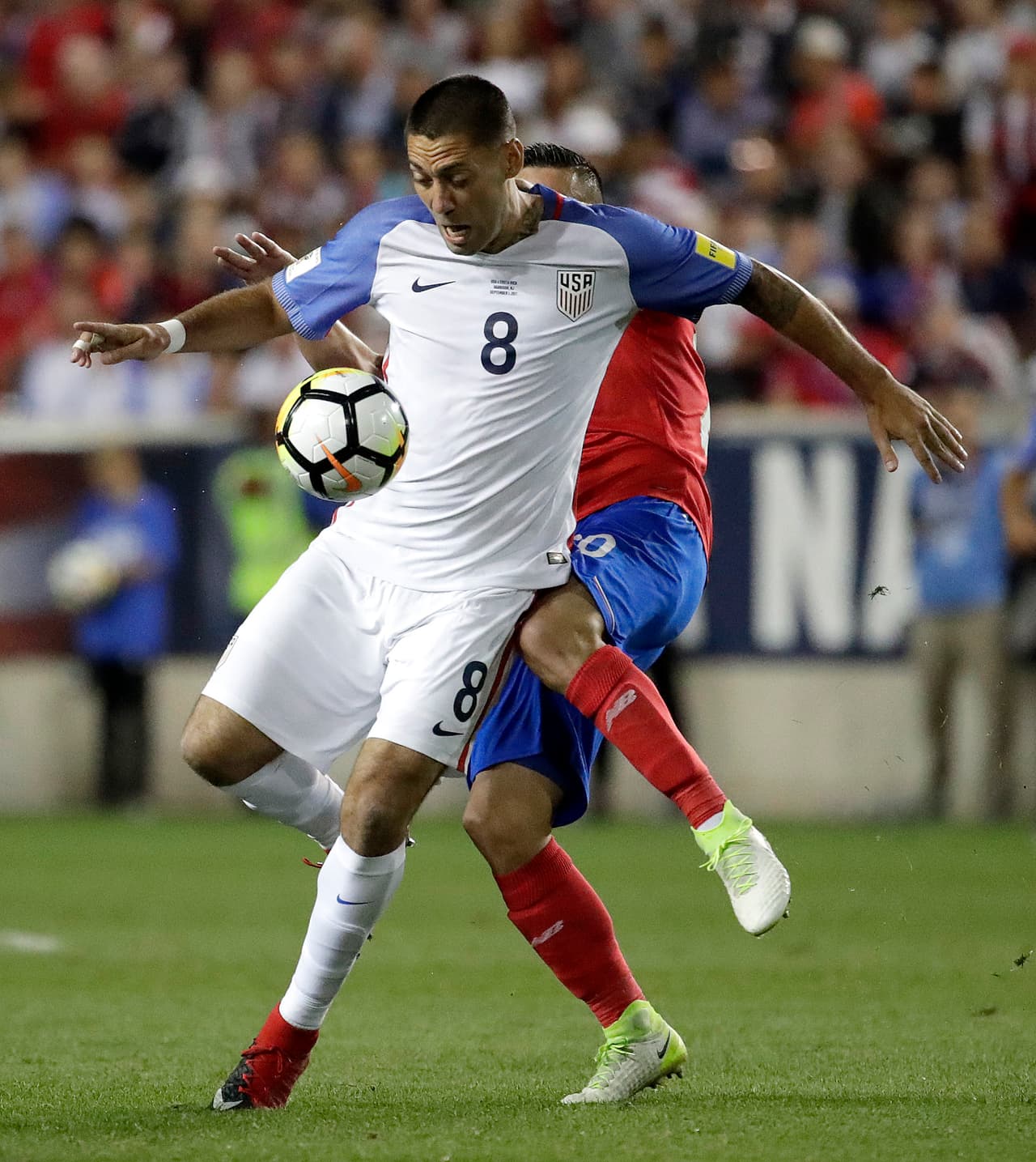 A falta de 25 minutos para el final, Bruce Arena le dio tiempo a Clint Dempsey para buscar la salvación del juego, pero el ídolo del Team USA peleó más de lo que jugó.