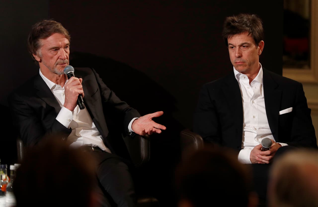 La prestigiosa marca hizo una asociación de rendimiento con INEOS en diciembre, y el fabricante reveló en el Club Real del Automovilismo, que INEOS se ha convertido en el socio principal de su equipo de Formula 1.