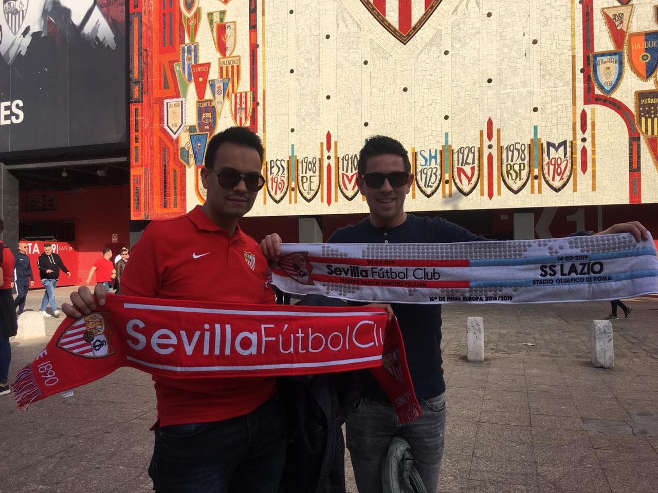 Desde tempranas horas el Ramón Sánchez Pizjuán se fue llenando de color para vivir una jornada especial de la UEFA Europa League entre el Sevilla F.C. y la S.S. Lazio, quienes definirían uno de los clasificados a los octavos de final del torneo continental.