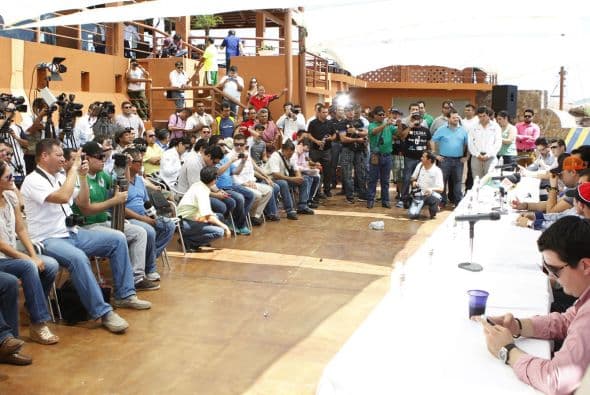 Decenas de medios de comunicación se dieron cita en el Puerto de Topolobampo, Sinaloa (Foto: Zanfer)