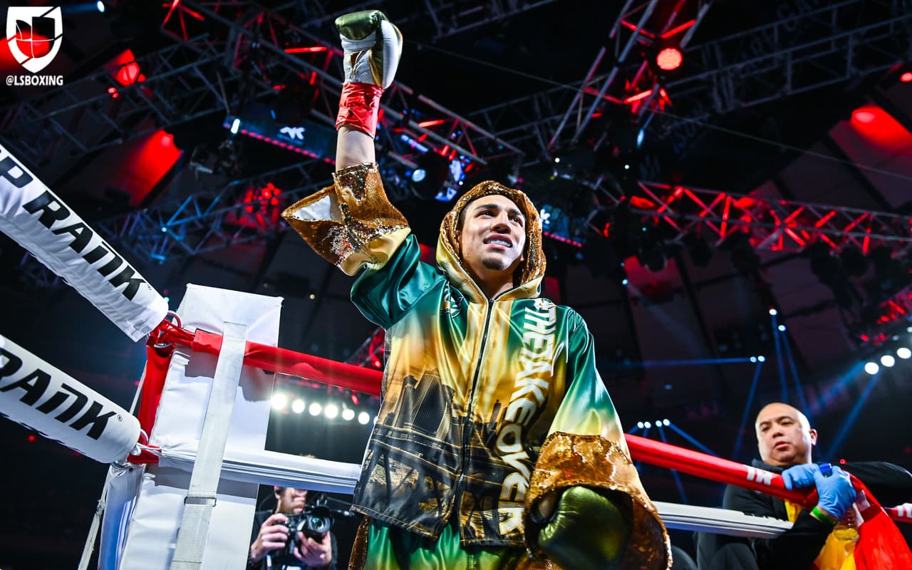 El estadounidense de ascendencia hondureña despachó a su rival en cinco rounds. La gran pregunta es si está listo para dar un paso de calidad enorme ante Vasiliy Lomachenko.