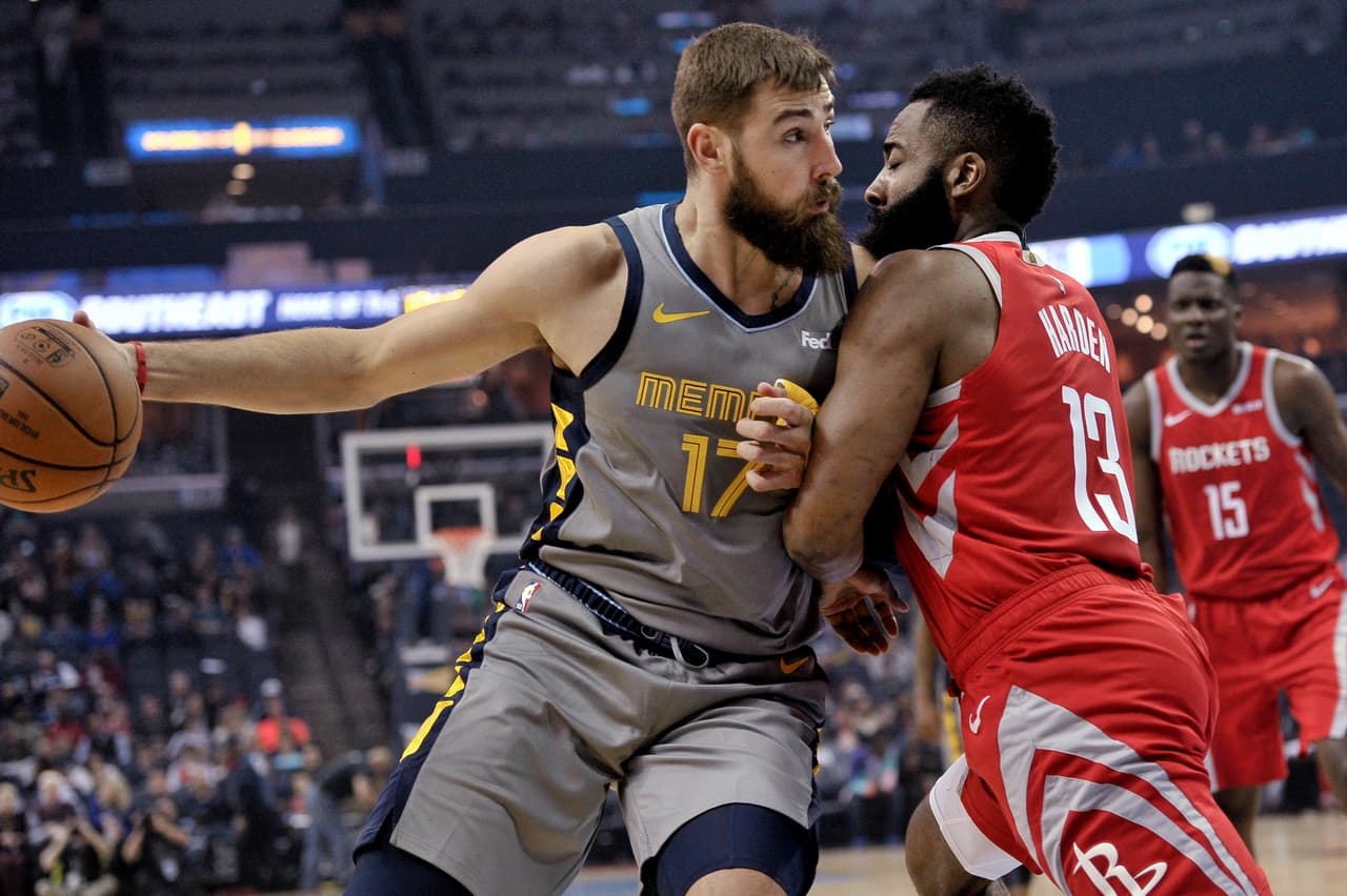 Aunque James Harden tuvo una noche inmensa, con 57 puntos, fue el poste de los Memphis Grizzlies el lituano Valanciunas (17) quien con un tiro libre, restando una décima de segundo resolvió el juego en favor de Memphis.