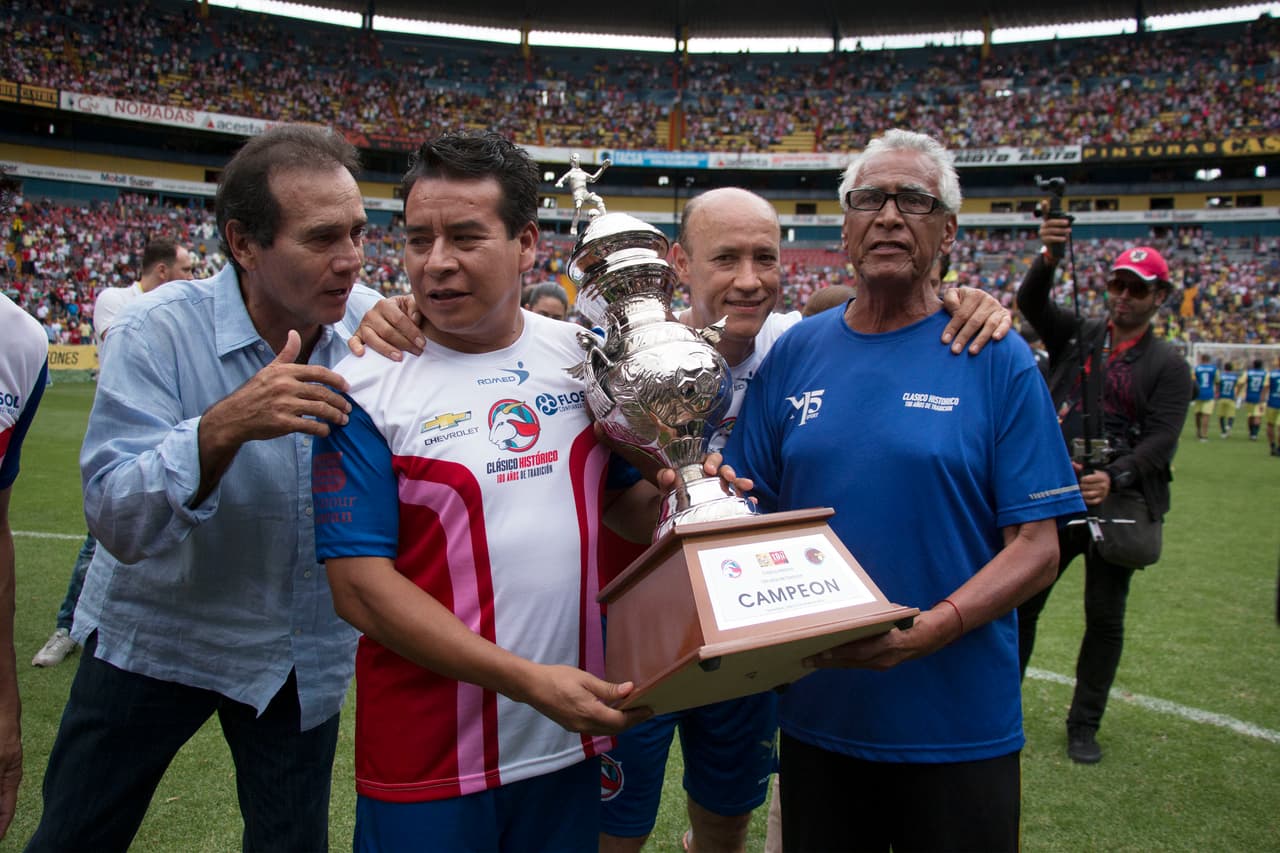 Antes de incorporarse al cuerpo técnico de Cardozo, el entrenador de 52 años desarrolló una amplia experiencia en las divisiones inferiores de las Chivas, donde dirigió a las categorías sub-15, sub-17 (con la que obtuvo un segundo lugar), sub-20 y al equipo de la Tercera División mexicana.