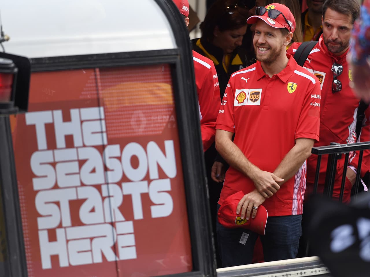 Este fin de semana la Fórmula 1 iniciará una nueva temporada en el Gran Premio de Melbourne por lo que este miércoles se realizó la presentación de los equipos con un evento multitudinario en el circuito al que pudieron asistir los fanáticos locales que querían estar cerca de las grandes figuras del campeonato.