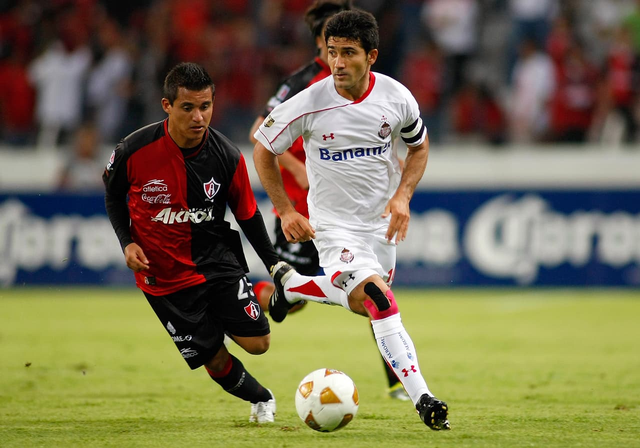 Además ganó en dos oportunidades los reconocimientos a Mejor Jugador de la Liga mexicana y Mejor Mediocampista Ofensivo en los años 2008 y 2010.