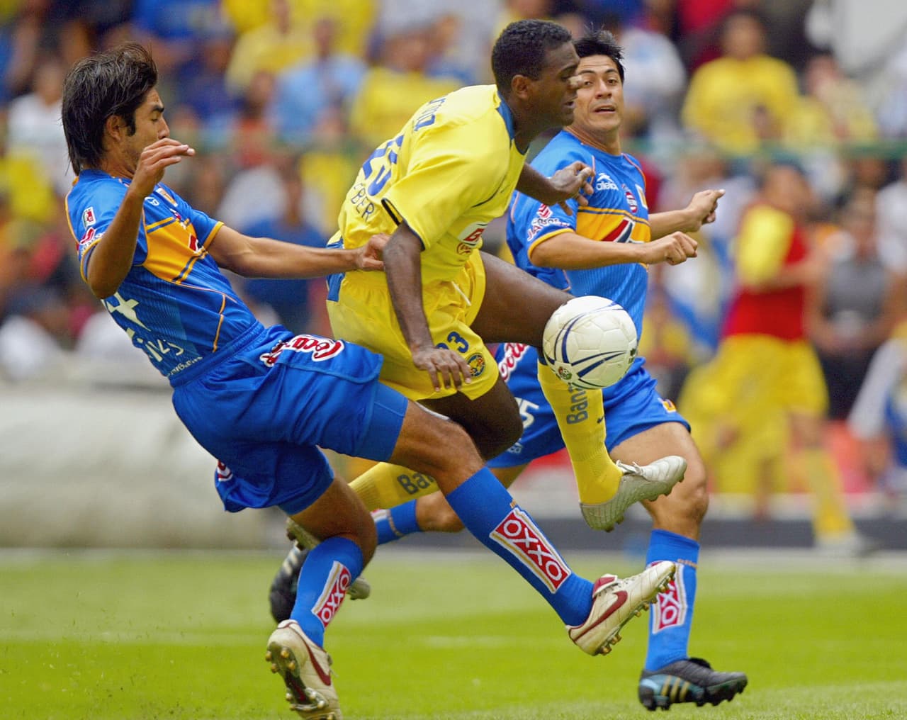 La primera fecha del Apertura 2005 fue contra Tigres en un cómodo triunfo 3-1. Ese mismo rival le amargaría la vida más adelante.