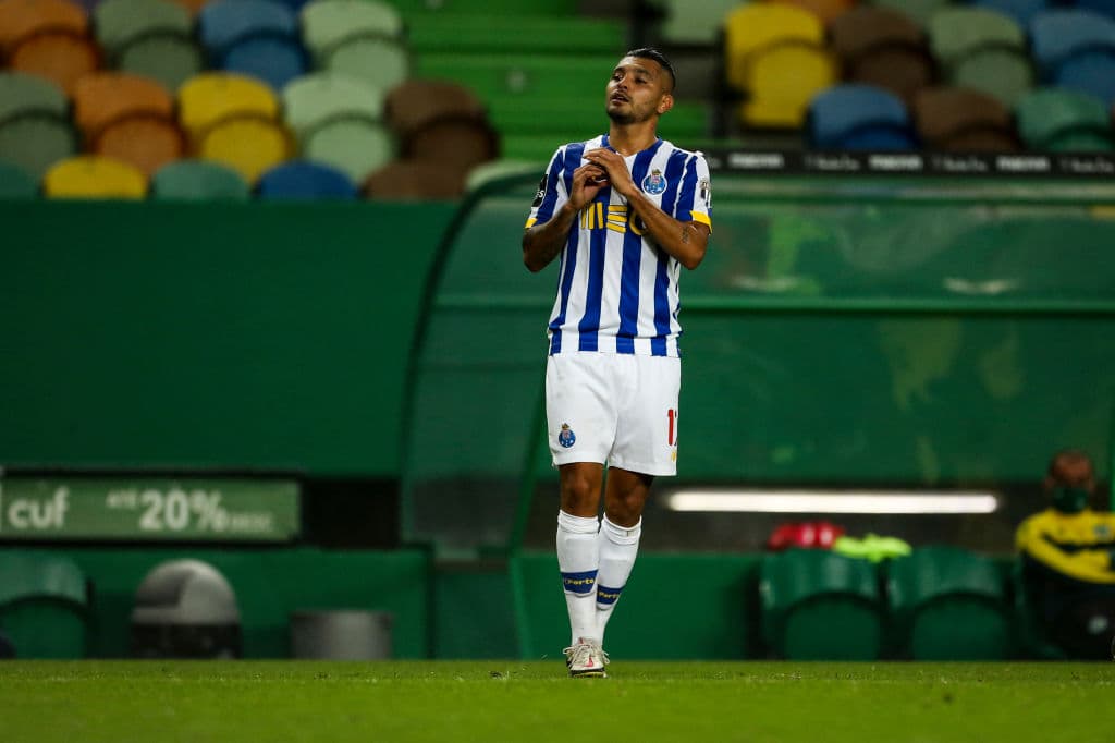 El mexicano y Mateus Uribe marcaron los goles del Porto; Vietto rescató el empate sobre la recta final del juego. Nuno Santos (9’) abrió el marcador, Mateus Uribe (25’) empato y el ‘Tecatito’ (45’) le dio la vuelta al marcador con un tremendo golazo. Vietto (87’) apagó la fiesta al final del juego.