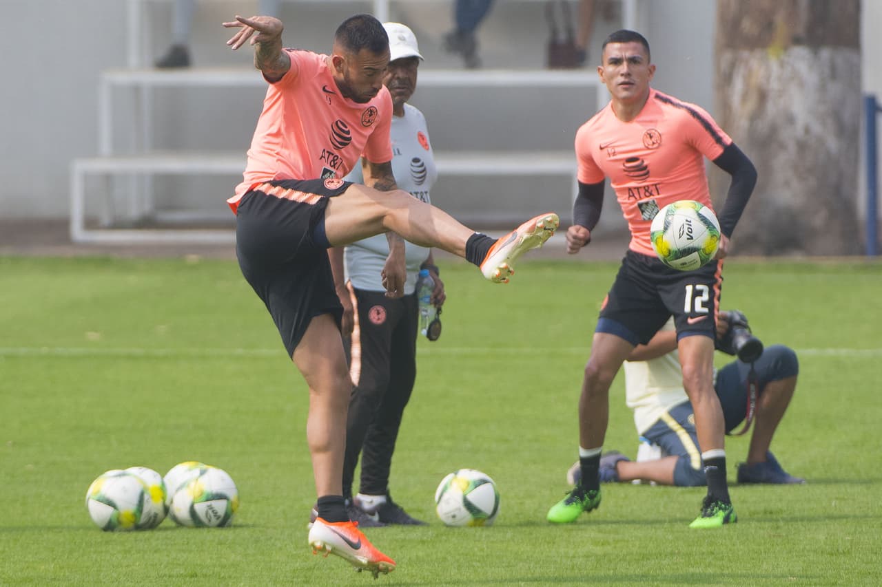 El entrenamiento de América en Coapa estuvo marcado por la tranquilidad del cupo en Liguilla pero por la exigencia de ganar contra Veracruz para mejorar lugares para los Cuartos de Final del Clausura 2019.