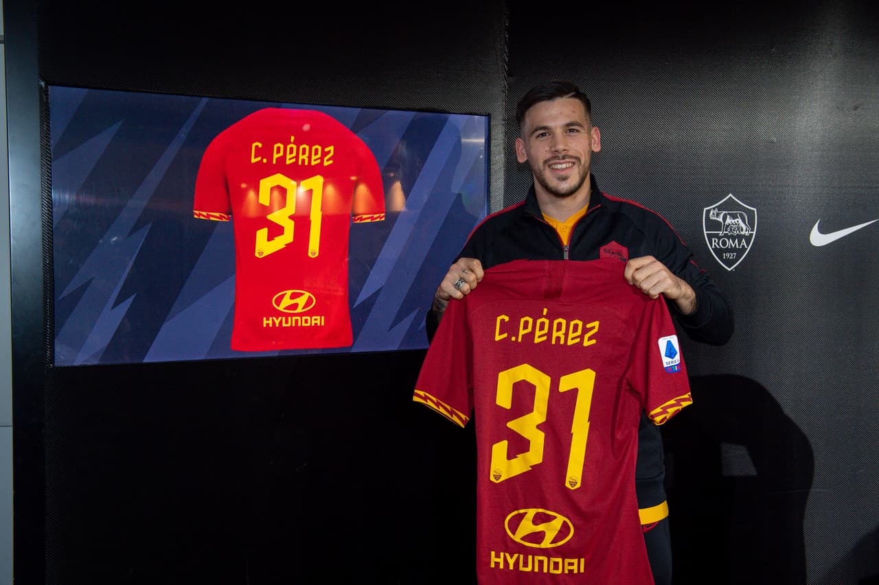 Tras no entrar en los planes de Quique Setién, Carles Pérez se convierte de manera oficial en jugador de la Roma.