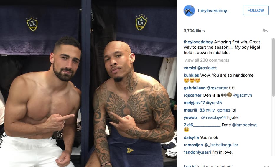 Es el alma de la fiesta en los vestuarios, de gran humor y siempre bromea con sus compañeros.