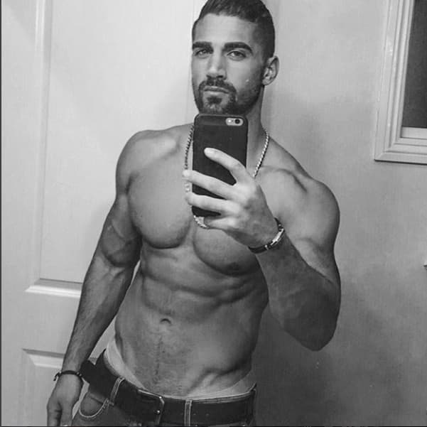 Él es Sebastián Lletget, mediocampista estrella del LA Galaxy de la MLS.